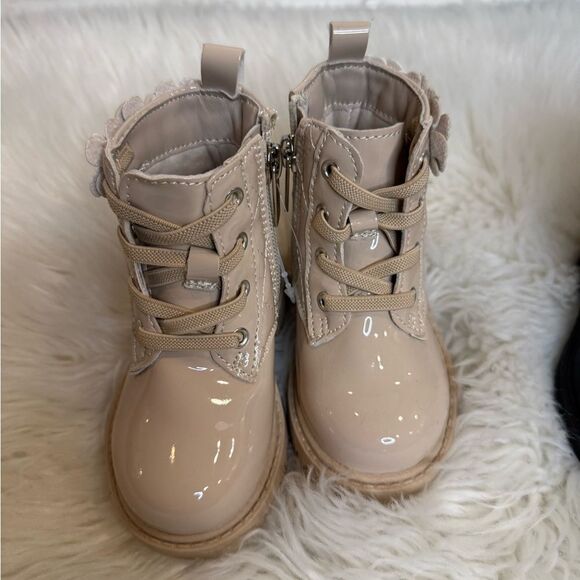 Jessica Simpson Kids Boots in Black and Cream - Picture 3 of 6